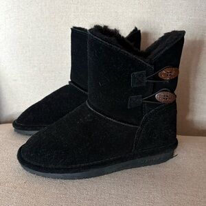 Bearpaw 12T EUC Black Shearling Button Winter Boots